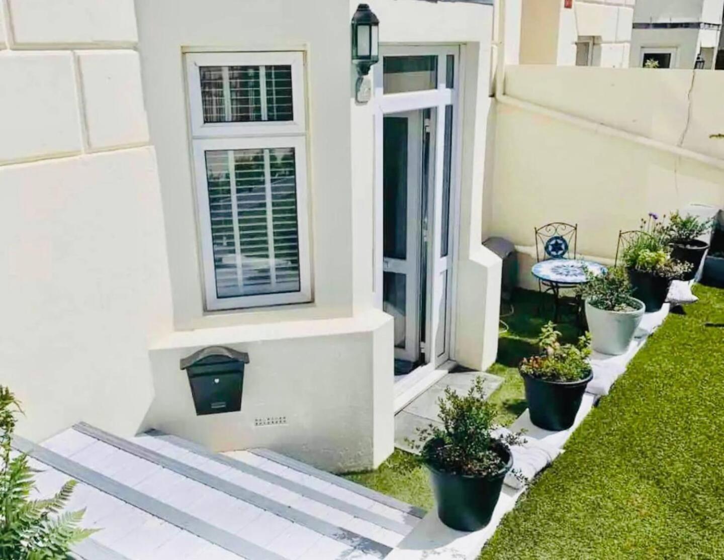 Stunning 3 Double Bedroom Beach Front Apartment Portsmouth Bagian luar foto