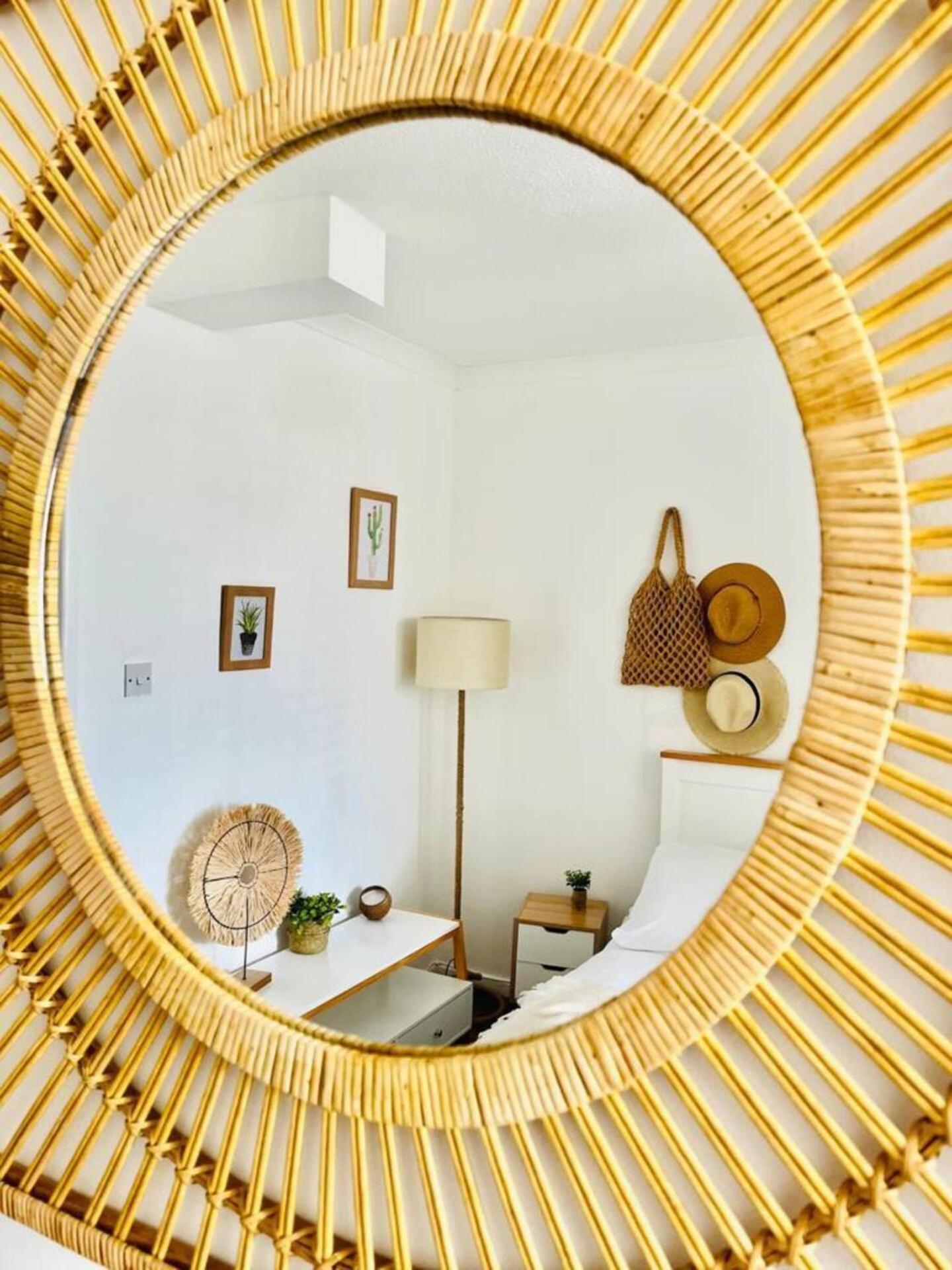 Stunning 3 Double Bedroom Beach Front Apartment Portsmouth Bagian luar foto